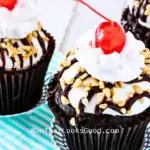 Magdalenas de helado de chocolate caliente
