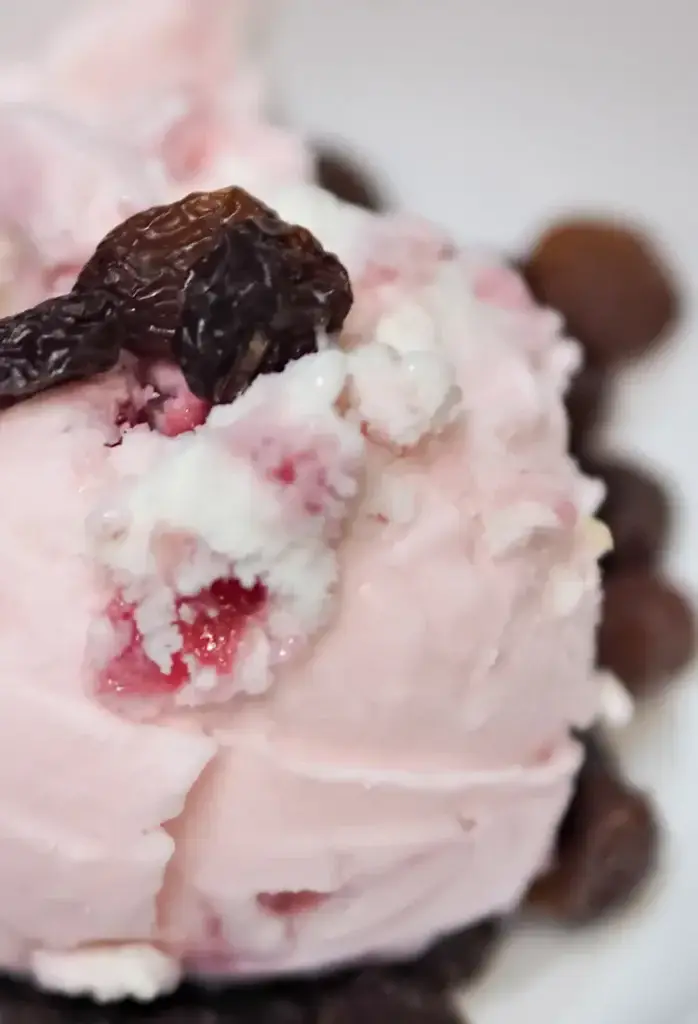 Helado de magdalena de arándanos