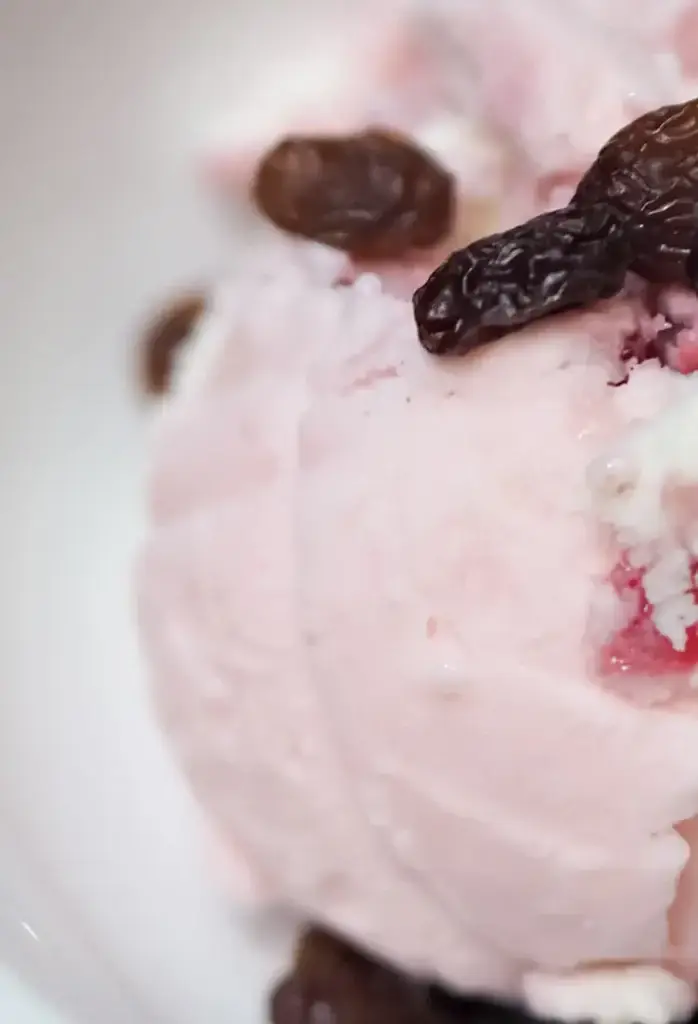 Helado de magdalena de arándanos